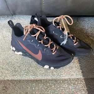 Women’s Nike shoes